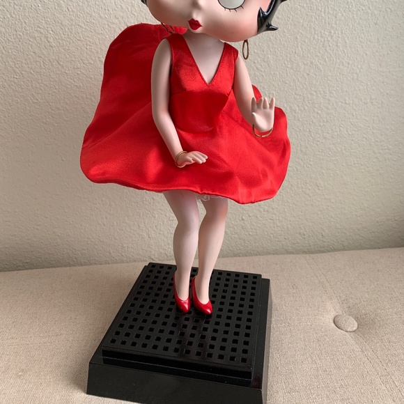 Betty Boop Porcelain Doll - Picture 7 of 7